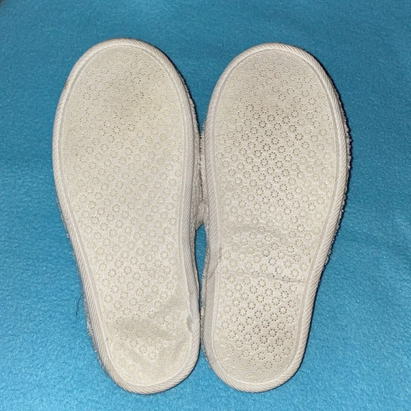 Spa slippers slip on comfy cushy fuzzy white rubber non-slip sole NEW size 9 1/2 - Picture 4 of 5